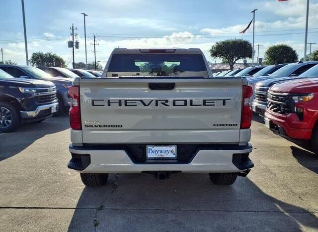 
								2026 Chevrolet Silverado 1500 Custom full									